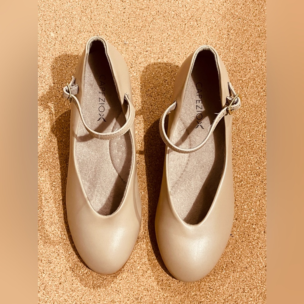 Capezio Dance Shoes Size 6.5W
